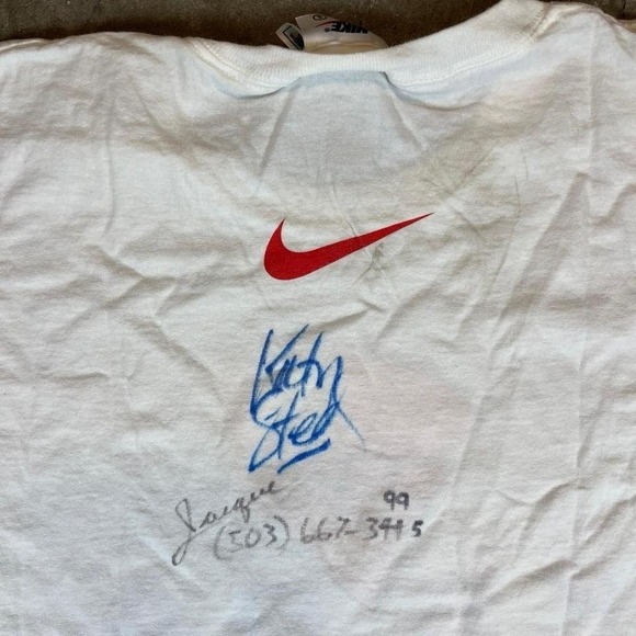 Vintage 90s Nike white and red Katy steding Basketball Academy tee - Picture 5 of 7